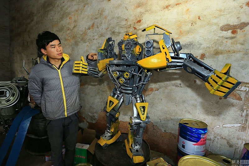 recycled-scrap-metal-sculpture-transformers-father-son-farmer-china-5