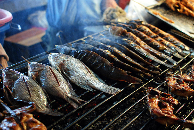 Chiangmai_grilled_fish_thanin_market (1)