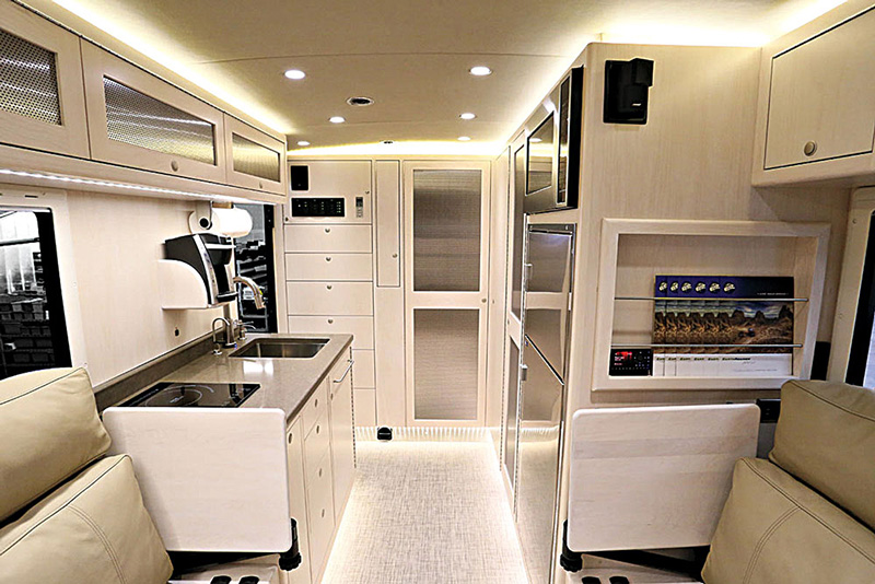 earthroamer_interior_2