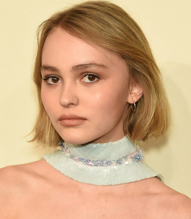 lily-rose-depp-emb_3252983a