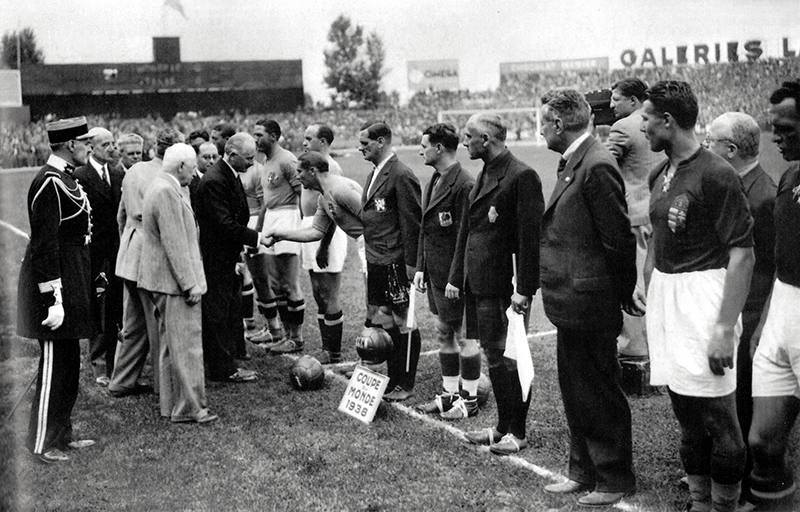 1938-fifa-world-cup-final-match-italy-hungary-france-allen-football-soccer-ball-final2-1384738334