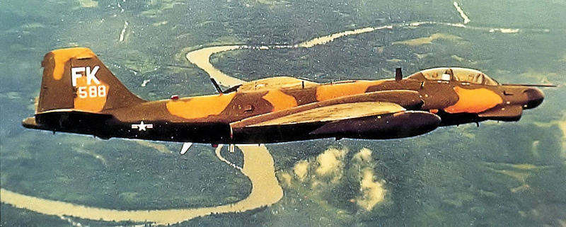 Martin_B-57G_53-1588_13th_Bomb_Squadron_Ubon_RTAFB_1970