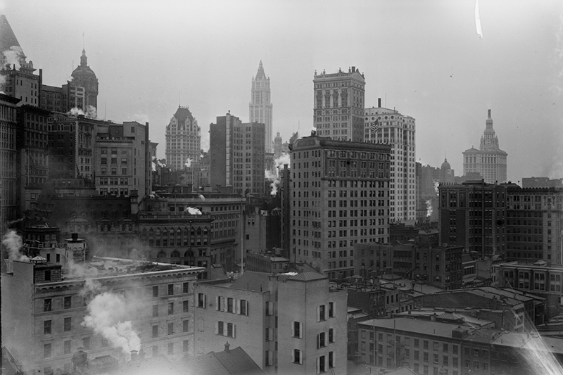 ภาพแบบ Low view ของ ย่าน Manhattan