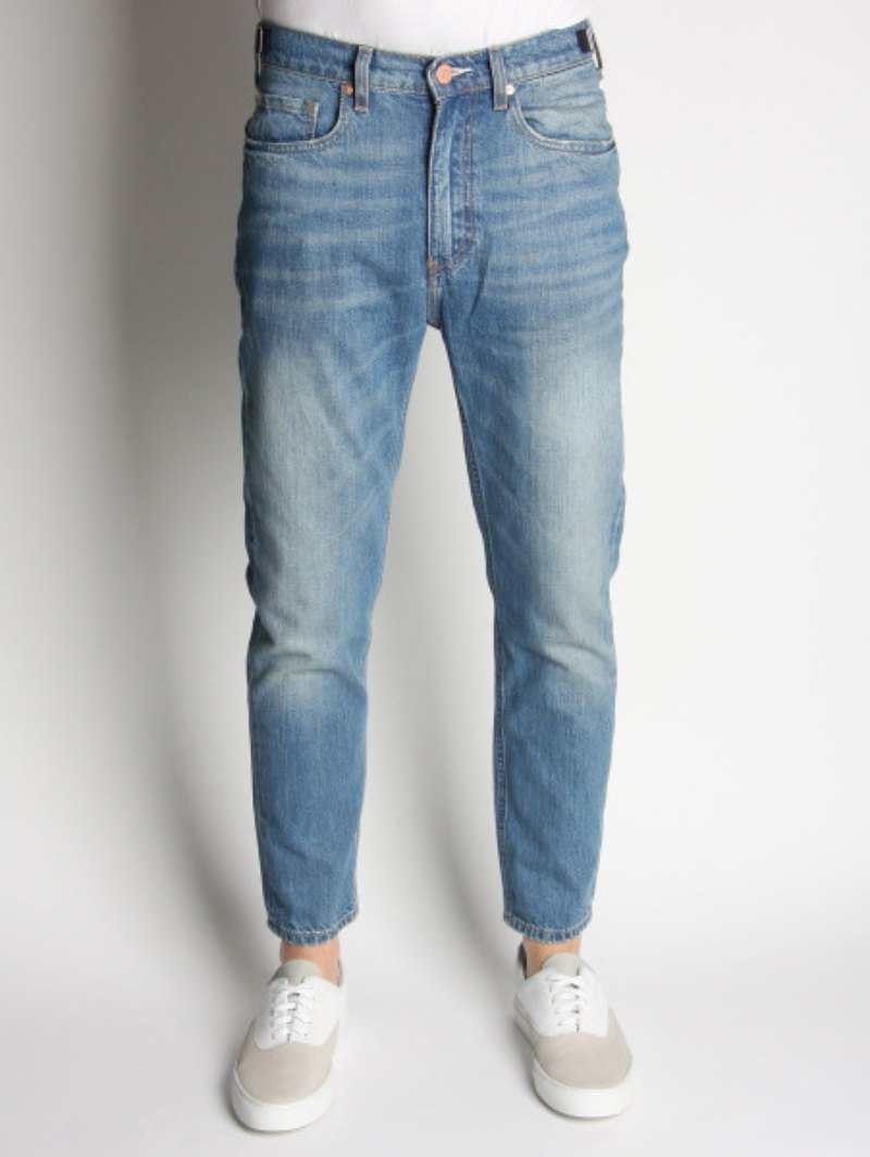 acne-blue-acne-jones-milk-tapered-jean-product-3-880513-453589303_large_flex