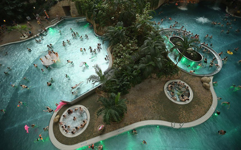 indoor-rainforest-resort-germany-3