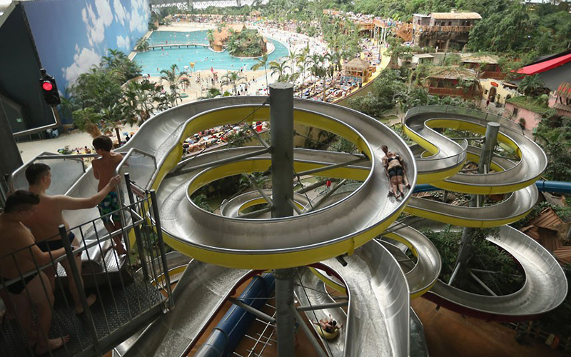 indoor-rainforest-resort-germany-water-slide
