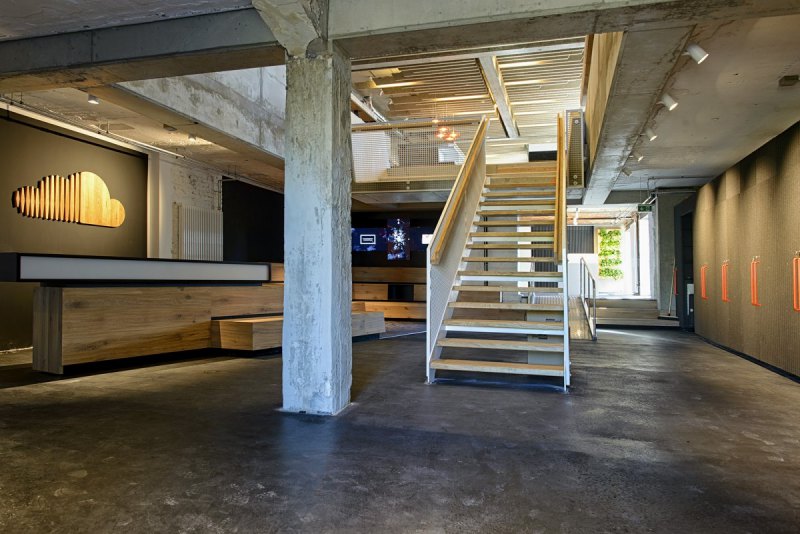 inside-theres-lots-of-concrete-and-distressed-wood-and-youll-notice-a-soundcloud-logo-just-above-the-reception-desk-when-you-enter