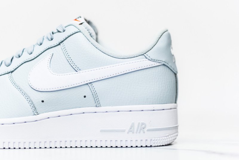 nike-air-force-1-pure-platinum-02-960x640