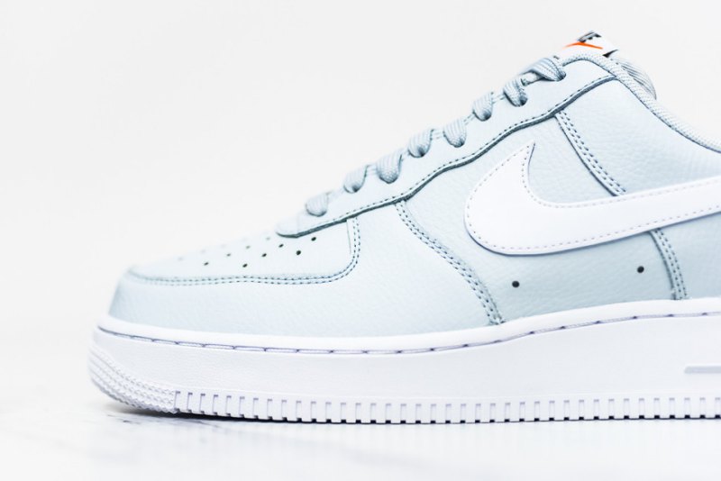 nike-air-force-1-pure-platinum-03-960x640