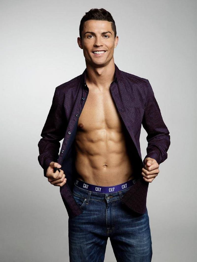 160715-7amazing-facts-about-Cristiano-Ronaldo-3