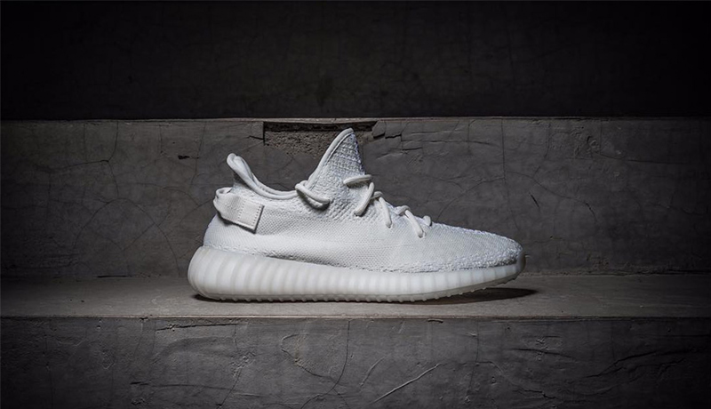 161227-yeezy350v2-triple-white-4