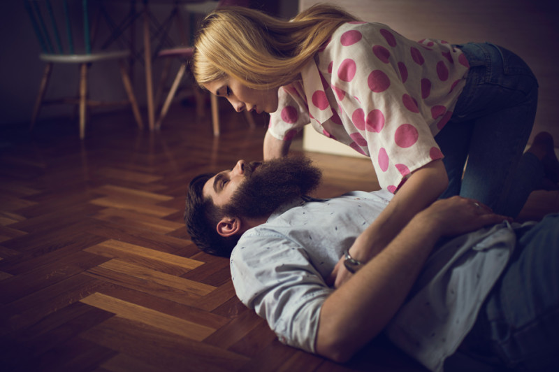 couple-in-kitchen