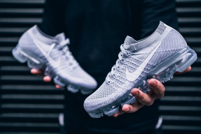 ballNike-Air-VaporMax-Pure-Platinum-700x468-09