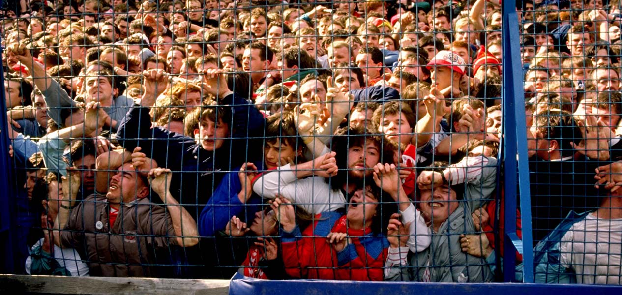 15 апреля 2002. 15 Апреля 1989 года на стадионе Хиллсборо. Трагедия на стадионе Хиллсборо в 1989. Давка на стадионе Хиллсборо в Шеффилде 1989. Хиллсборо стадион 1990.