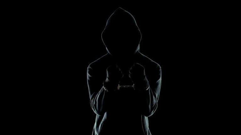 THE PROFILES: LONE WOLF หรือหมาป่าเดียวดายอาจเป็นแค่หมาป่าจนตรอกที่ไป